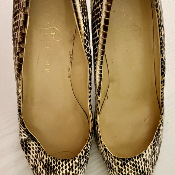 Ivanka Trump black patent leather pumps - Picture 4 of 6